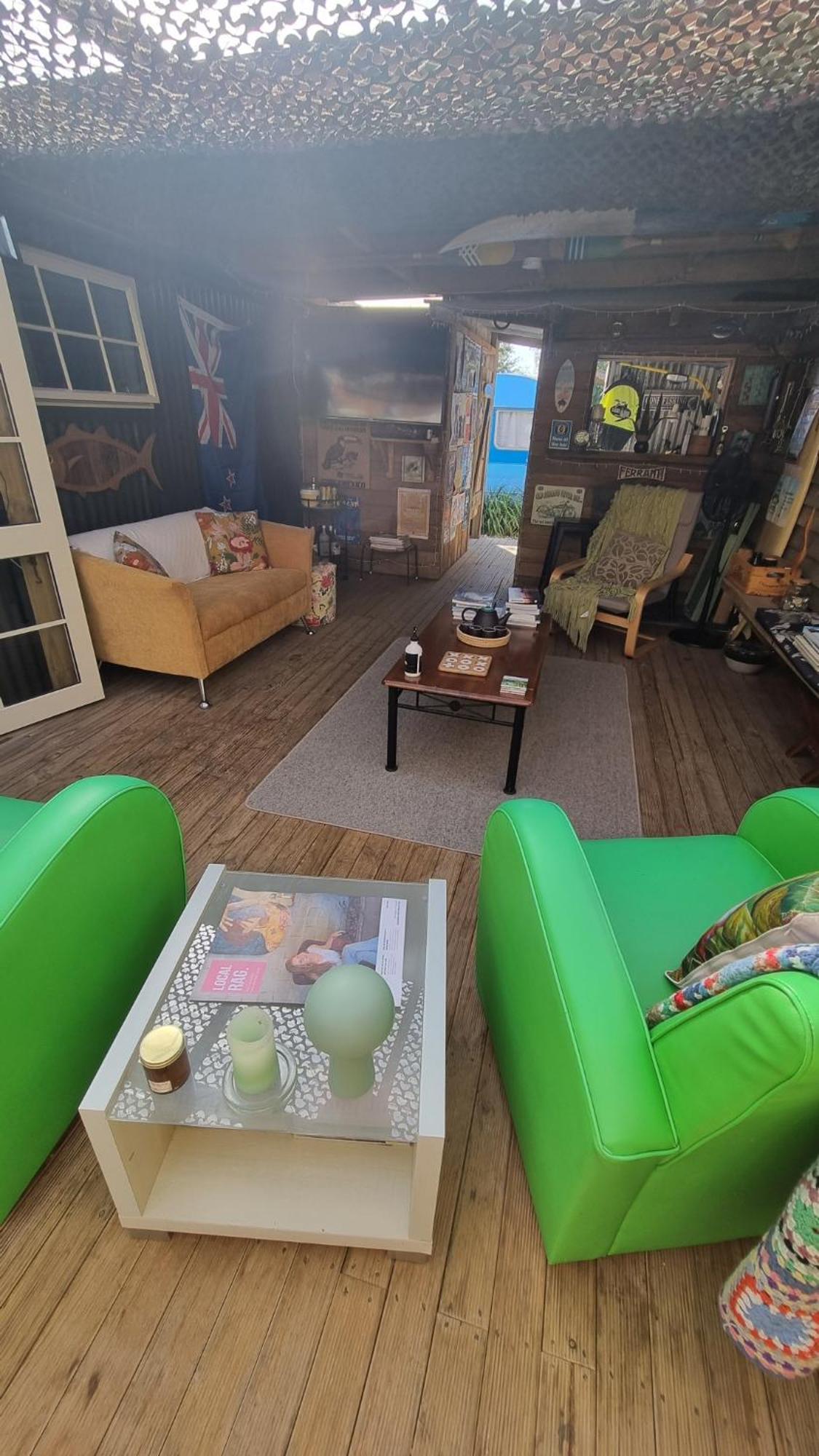 Raglan West Retro Beach Vibe Accommodation Esterno foto