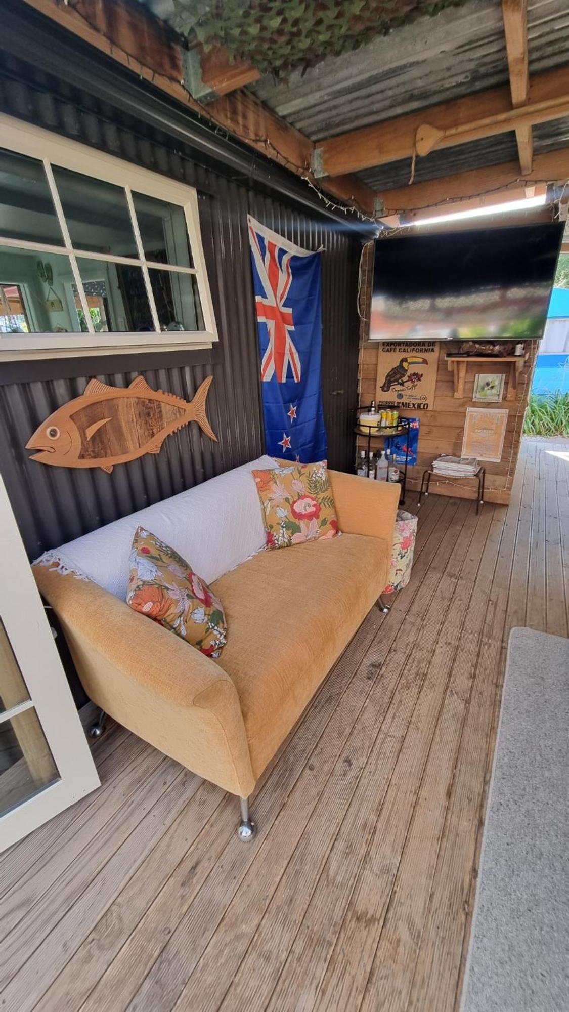Raglan West Retro Beach Vibe Accommodation Esterno foto
